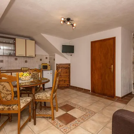 2 Bedroom Gorgeous In Baška Voda