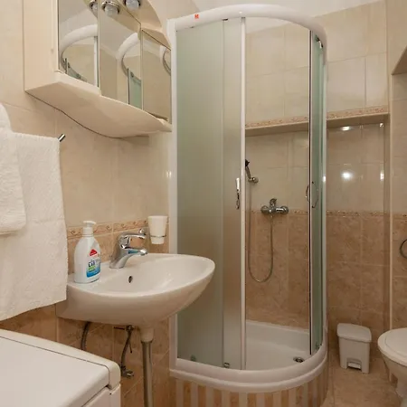2 Bedroom Gorgeous In Dom wakacyjny Baška Voda